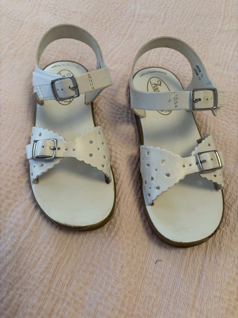FootMates Ariel White Girls' Scalloped Buckle Sandals size 1